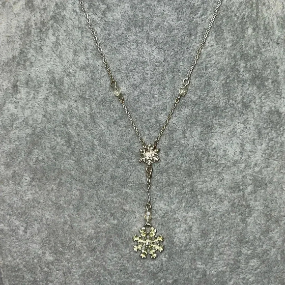 N28. VINTAGE AVON STERLING‎ SILVER PLATED SNOWFLAKE NECKLACE RHINESTONES - Picture 1 of 7